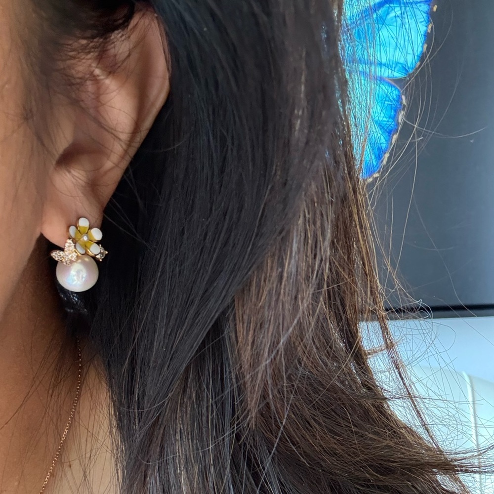 Round Freshwater Pearl Stud Earrings Butterfly Flower Gold Tone 🦋 - Picture 5 of 5